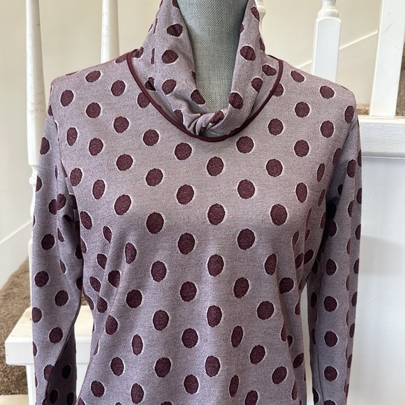 Nwot. Burgundy polka dot blouse - Picture 3 of 7